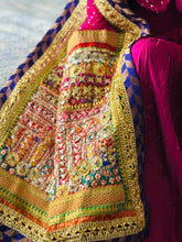 Load image into Gallery viewer, شدید ترین گلابی Shadeed Tareen Gulabi | 1 of 4 | one of a kind dupatta