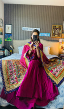 Load image into Gallery viewer, شدید گلابی| Shadeed Gulabi | 1 of 5 | one of a kind dupatta