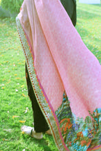 Load image into Gallery viewer, Zer e Bilquis | زرِ بلقیس | Digitally printed dupatta