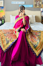 Load image into Gallery viewer, شدید ترین گلابی Shadeed Tareen Gulabi | 1 of 4 | one of a kind dupatta
