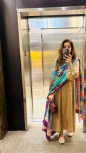 Load image into Gallery viewer, Afra Tafree | افراتفری | Dupatta * restocked in a green tone
